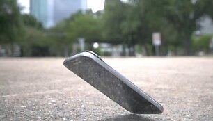 &bdquo;Samsung Galaxy S4&ldquo; krenta ant grindinio