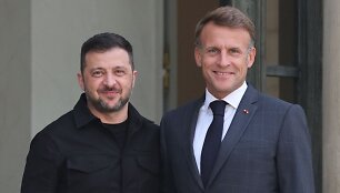 Volodymyras Zelenskis ir Emmanuelis Macronas / AFP