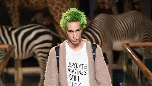 &bdquo;Vetements&ldquo; kolekcijos modelis