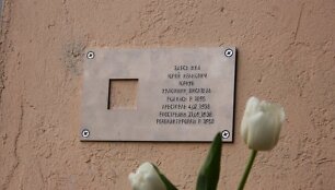 Sankt Peterburge atidengtas atminimo ženklas ra&scaron;ytojui Juozui Jurkūnui