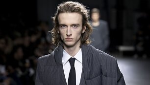 &bdquo;Dries Van Noten&ldquo; 2019&ndash;2020 m. rudens ir žiemos kolekcijos modelis