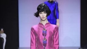 „Giorgio Armani Privé“ 2020 m. pavasario ir vasaros kolekcijos modelis
