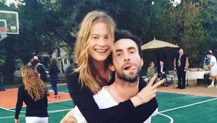 Behati Prinsloo ir Adamas Levine'as