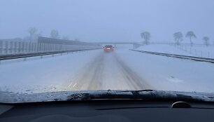 Užsnigta autostrada nuo Gdansko link Torūnės