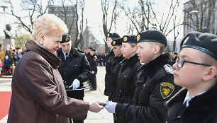 D.Grybauskaitė  sveikina Generolo Povilo Plechavičiaus mokyklos kadetus ir priima jų priesaikas