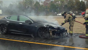Sudegęs &bdquo;Tesla Model S&ldquo;