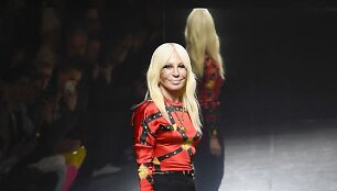 &bdquo;Versace&ldquo; mados namų dizainerė Donatella Versace.