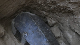Egipto Aleksandrijoje atkastas granitinis sarkofagas