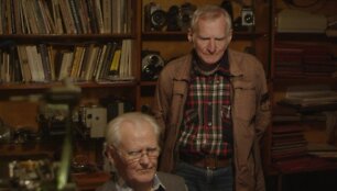 Kadras i&scaron; filmo &bdquo;Megėjai&ldquo;, Adolfas Morėnas ir Vitolis Laumakys