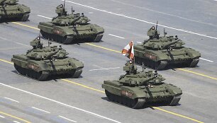 Tankai T-90A. Karinis paradas Maskvos Raudonojoje aik&scaron;tėje
