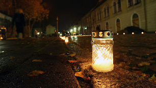 Kauno Senamiestyje ir Laisvės alėjoje įsižiebė tūkstančiai žvakelių.