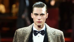  „Dolce & Gabbana“ 2019–2020 m. rudens ir žiemos kolekcijos modelis