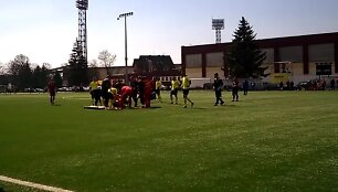 Aik&scaron;tėje sukniubęs Kęstutis Iva&scaron;kevičius