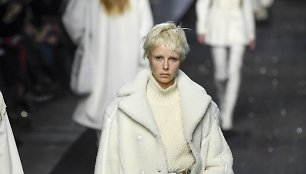 „Alberta Ferretti“ 2019–2020 m. rudens ir žiemos kolekcijos modelis