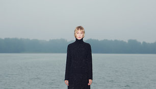 Lilijos Larionovos 2020–2021 m. rudens ir žiemos kolekcijos modelis