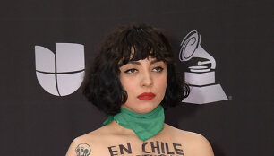 Dainininkė Mon Laferte Lotynų Amerikos &bdquo;Grammy&ldquo; apdovanojimuose