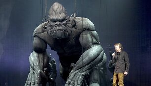 &bdquo;King Kong&ldquo; miuziklui skirtos netikros gorilos dizaineris 