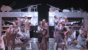 Oskaro Kor&scaron;unovo teatras &ndash; &bdquo;Įstabioji ir graudžioji Romeo ir Džuljetos istorija&ldquo;
