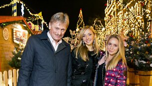 Dmitrijus Peskovas ir Tatjana Navka su dukra Aleksandra