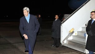 Johnas Kerry atvyko į Paryžių