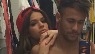 Brazilas Neymaras su savo mergina Bruna Marquezine