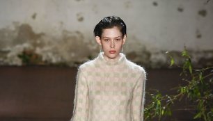 „Jil Sander“ 2019–2020 m. rudens ir žiemos kolekcijos modelis