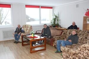 Akvilės Kupčinskaitės/„Rinkos aikštės“ nuotr./Gyventojų laisvalaikiui – erdvus ir jaukus poilsio kambarys su dideliu televizoriumi