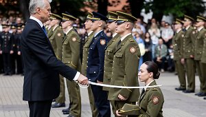 Generolo Jono Žemaičio Lietuvos karo akademijos absolventams &ndash; pirmojo karininko &ndash; leitenanto &ndash; laipsnio suteikimas S. Daukanto aik&scaron;tėje