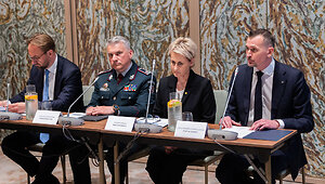 Spaudos konferencija, kurioje pristatytos naujos teisėsaugos priemonės kovai su sukčiais
