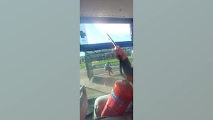 autobuse-nepilnameciai-zaide-su-gesintuvu