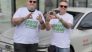Vaidas Bivainis ir Giedrius Žiura elektromobilių varžybose