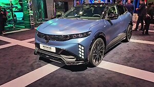 atnaujintas-renault-megane-e-tech-paryziaus-automobiliu-parodoje