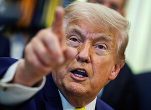 Karas Ukrainoje. &bdquo;A&scaron; juos prie to privedžiau&ldquo;: Trumpas pakomentavo Zelenskio lai&scaron;ką Putinui