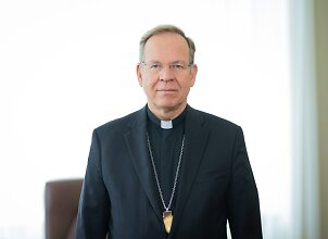&bdquo;Noriu atsipra&scaron;yti&ldquo;: arkivyskupas Gintaras Gru&scaron;as prabilo apie nusikaltusio kunigo likimą, kritiką Bažnyčiai ir celibatą