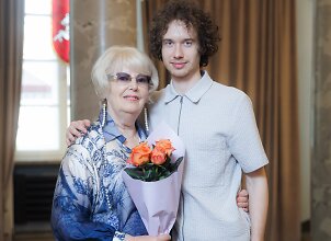 Į jautrią &scaron;ventę &ndash; su ypač brangiu žmogumi: kas tas vaikinas, atlydėjęs Vaivą Mainelytę?