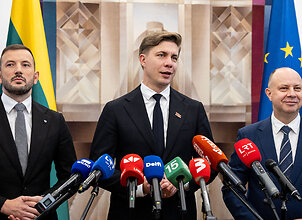 Socialdemokratai, demokratai, &bdquo;valstiečiai&ldquo; pasira&scaron;ė koalicijos sutartį