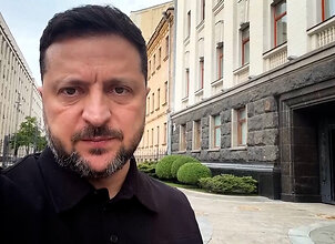 Volodymyras Zelenskis: &bdquo;Karas pamažu grįžta į savo i&scaron;takas&ldquo;
