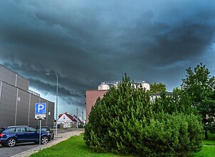 &Scaron;kvalas, viesulai, kru&scaron;a, perkūnija ir liūtis: Panevėžyje įspėjama dėl itin audringų orų