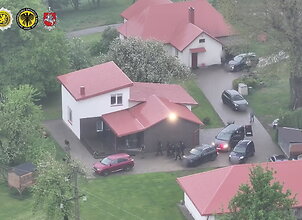 &Scaron;alčininkus sudrebinusi teisėsaugos operacija &ndash; jau be slaptumo &scaron;ydo: sulaikė ir didelį būrį pareigūnų