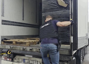 Karmėlavoje MKT pareigūnai sulaikė didžiulę cigarečių siunta