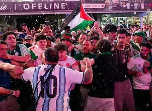 Kova ne tik futbole: &bdquo;Times&ldquo; aik&scaron;tėje &ndash; Argentinos ir Alžyro sirgalių mu&scaron;tynės
