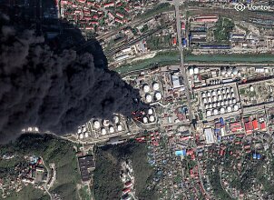 Po atakos vis dar liepsnoja Tuapsės naftos perdirbimo gamykla