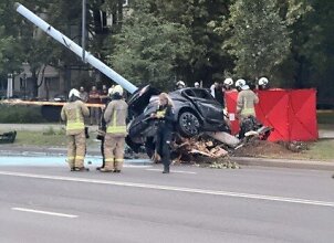 Pareigūnai surado, su kuo lenktyniavo BMW: avarija baigėsi tragedija