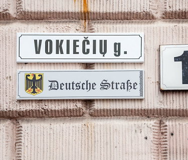 Vokietijos vienybės dieną Vilnius Vokiečių gatvę papuošė užrašu – „Deutsche Straße“