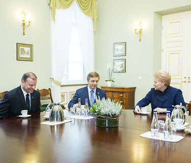 Saulius Skvernelis, Ramūnas Karbauskis ir Dalia Grybauskaitė