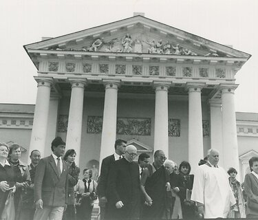 Dalai Lama &scaron;alia Vilniaus Katedros