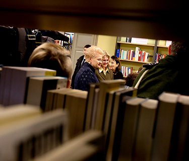 Prezidentė lankosi Vilniaus apskrities Adomo Mickevičiaus viešojoje bibliotekoje