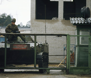 Sovietų sąjungos tankai ir kariai Vilniuje 1991 m. sausį