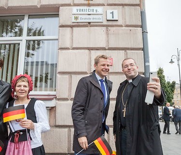 Vokietijos vienybės dieną Vilnius Vokiečių gatvę papuošė užrašu – „Deutsche Straße“