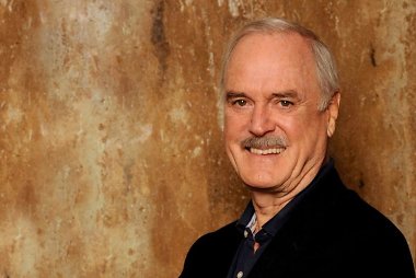 Johnas Cleese'as